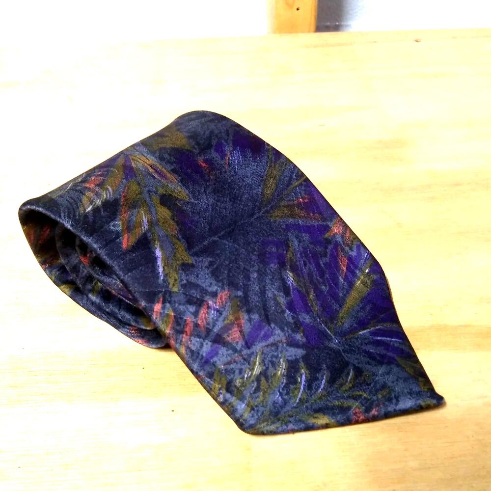RETRO DESIGN STUDIOS Tropical Foliage Floral Print Neck Tie